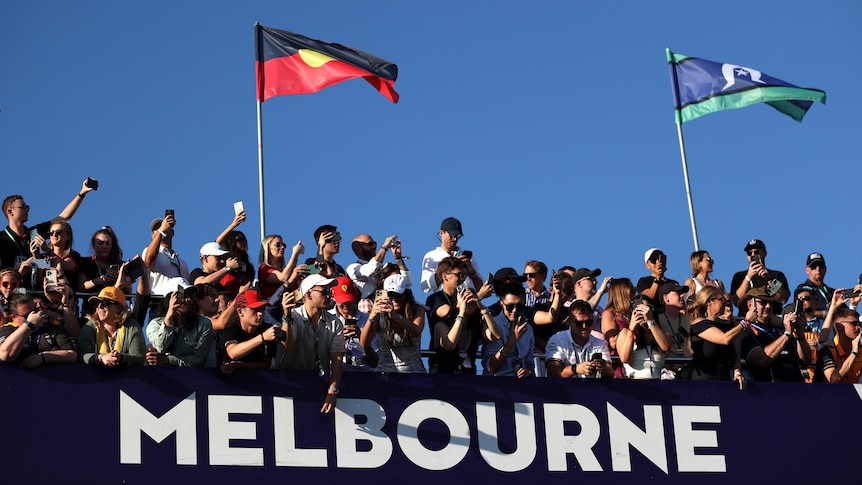 Fans cheer at Albert Park for the 2022 F1 Australian Grand Prix