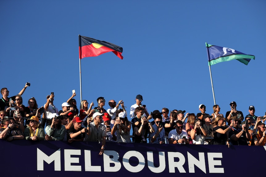 Fans cheer at Albert Park for the 2022 F1 Australian Grand Prix