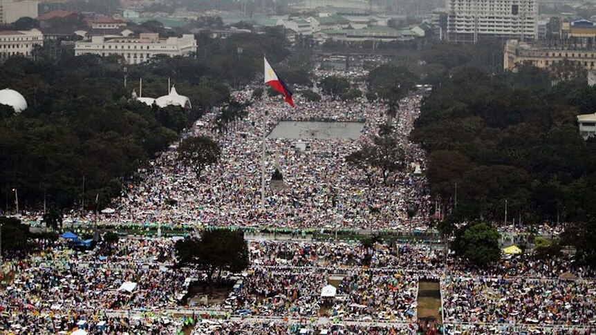Pope Francis celebrates mass with six million people in Manila