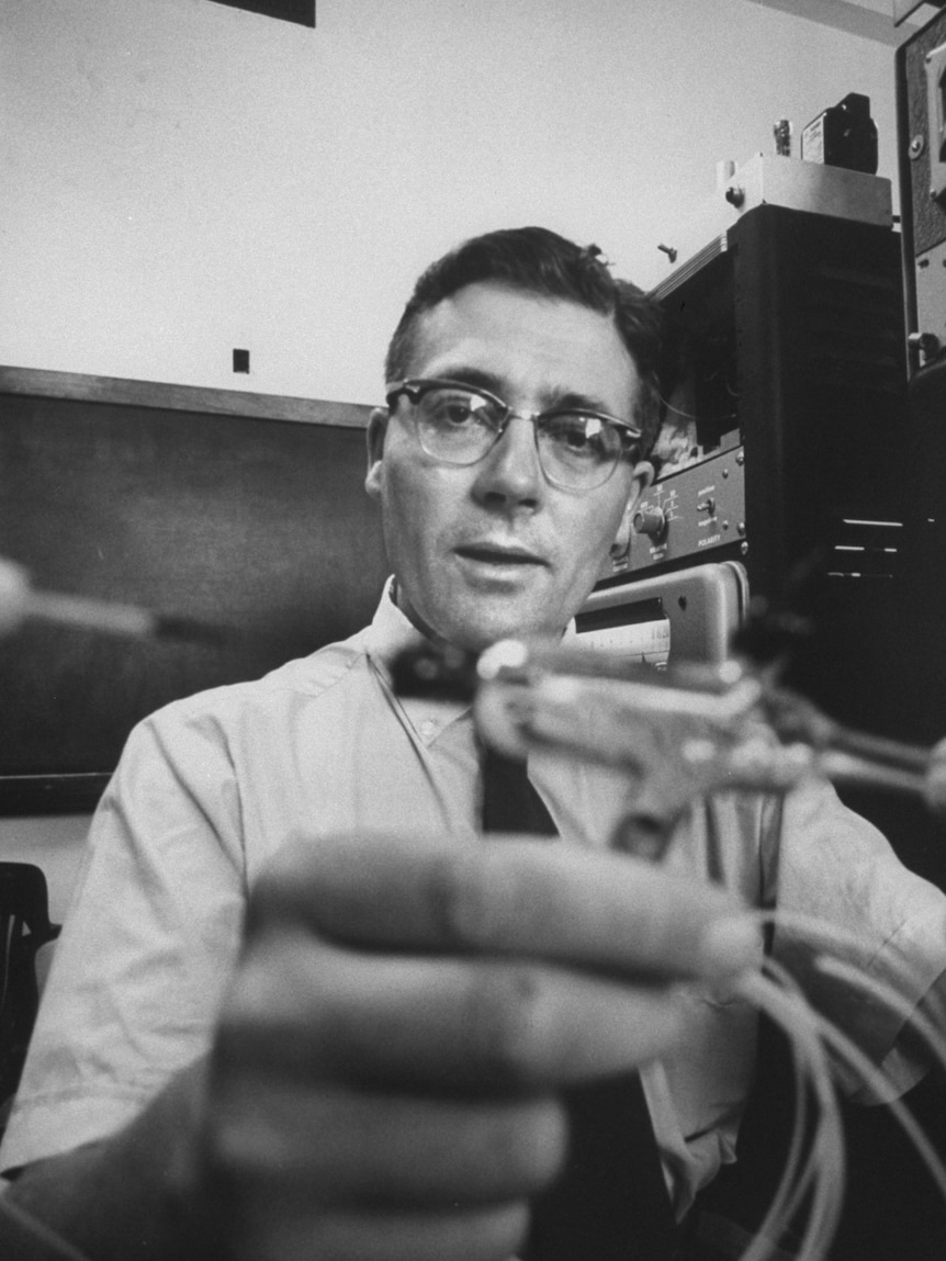 James Lovelock at work in lab in 1960s