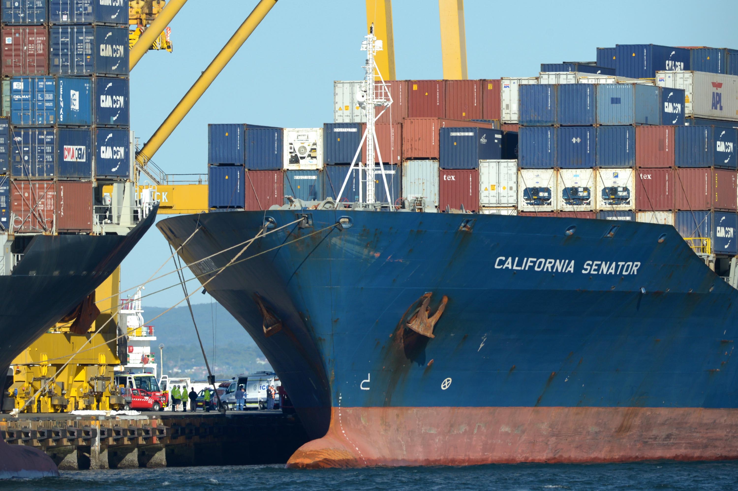 Cargo ship acid leak at Port Botany - ABC News