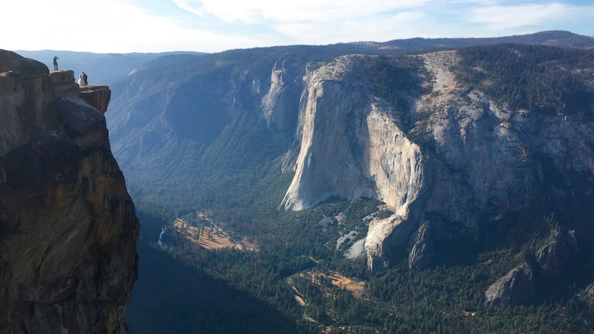 Taft Point, Yosemite Natioanl Park, is 900 metres above the valley floor.