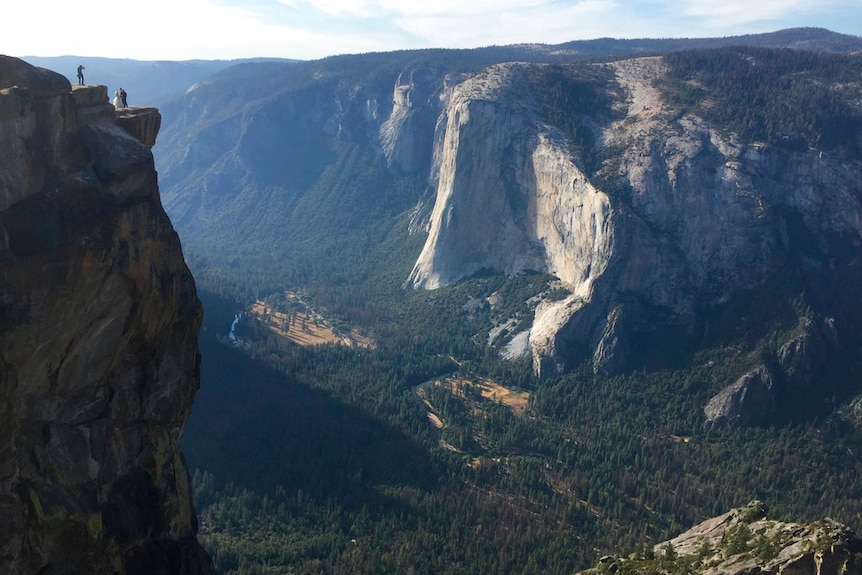 Taft Point, Yosemite Natioanl Park, is 900 metres above the valley floor.