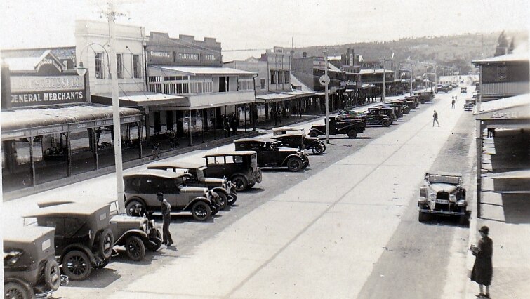 Monaro Street as seen from Queanbeyan Bridge in 1926.