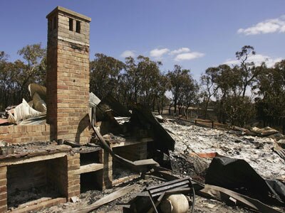 Vic towns brace for fire threat - ABC News