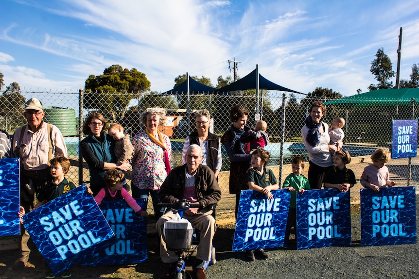 Residents rally at Colbinabbin pool