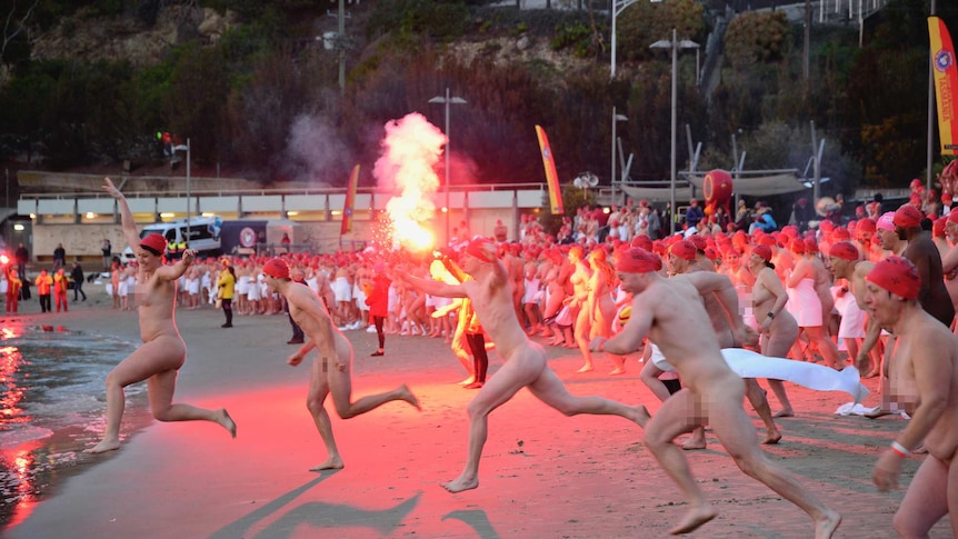 Nudist Group Threesome - Dark Mofo nude swimmers take the plunge for annual winter solstice dip -  ABC News