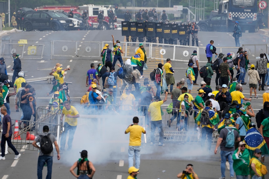 Protesters, supporters of former president Jair Bolsonaro, clash with police outside the Planalto Palace.