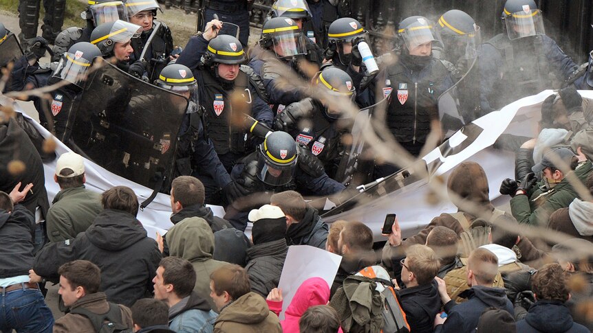 Anti-gay marriage protesters clash with riot police, March 24 2013