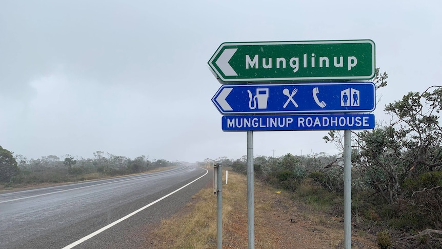 A large, green road sign shows the turn-off to Munglinup and the Munglinup Roadhouse