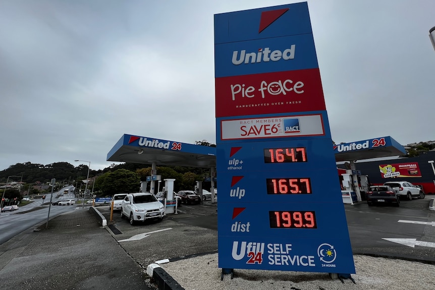 Fuel price billboard and station