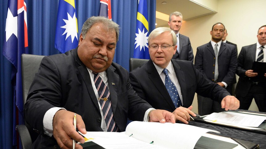 President of Nauru Baron Waqa signs a new refugee agreement with Prime Minister Kevin Rudd at a press conference in Brisbane.