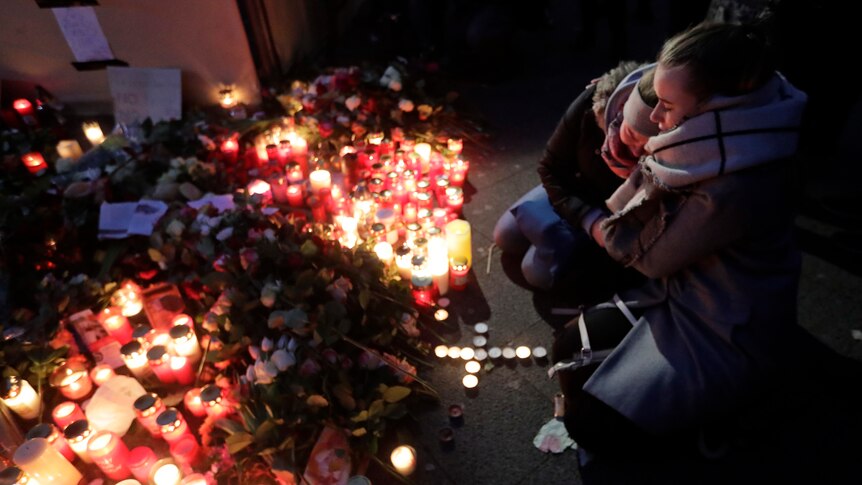 Mourners gather at candlelight vigil in Berlin