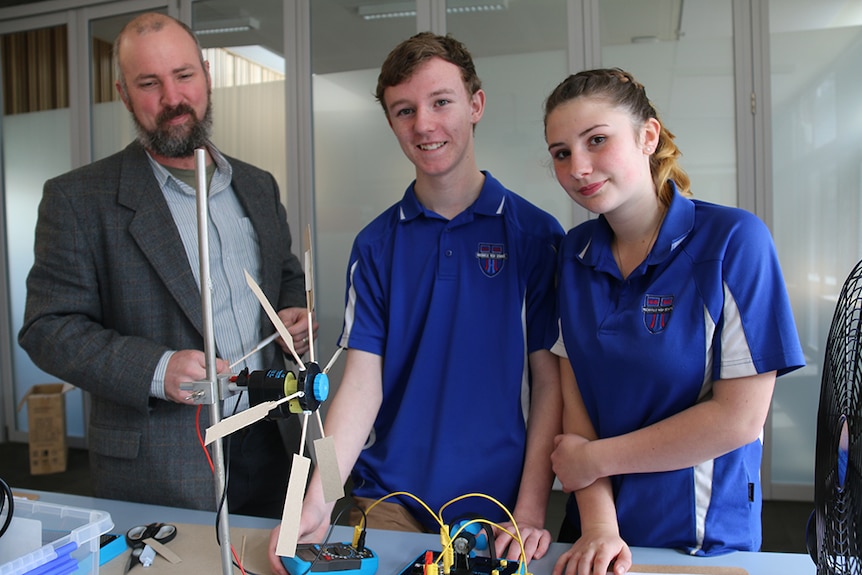 Huonville High School students Toby Thorpe and Zephryn Fox, with principal Geoff Williamson.