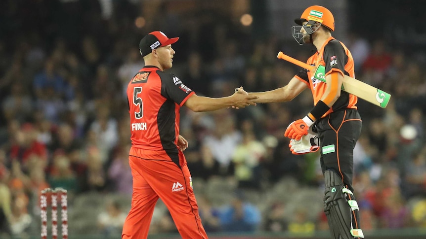 Aaron Finch (L) shakes hands with Ashton Turner (R) after Perth Scorchers beat Melbourne Renegades.