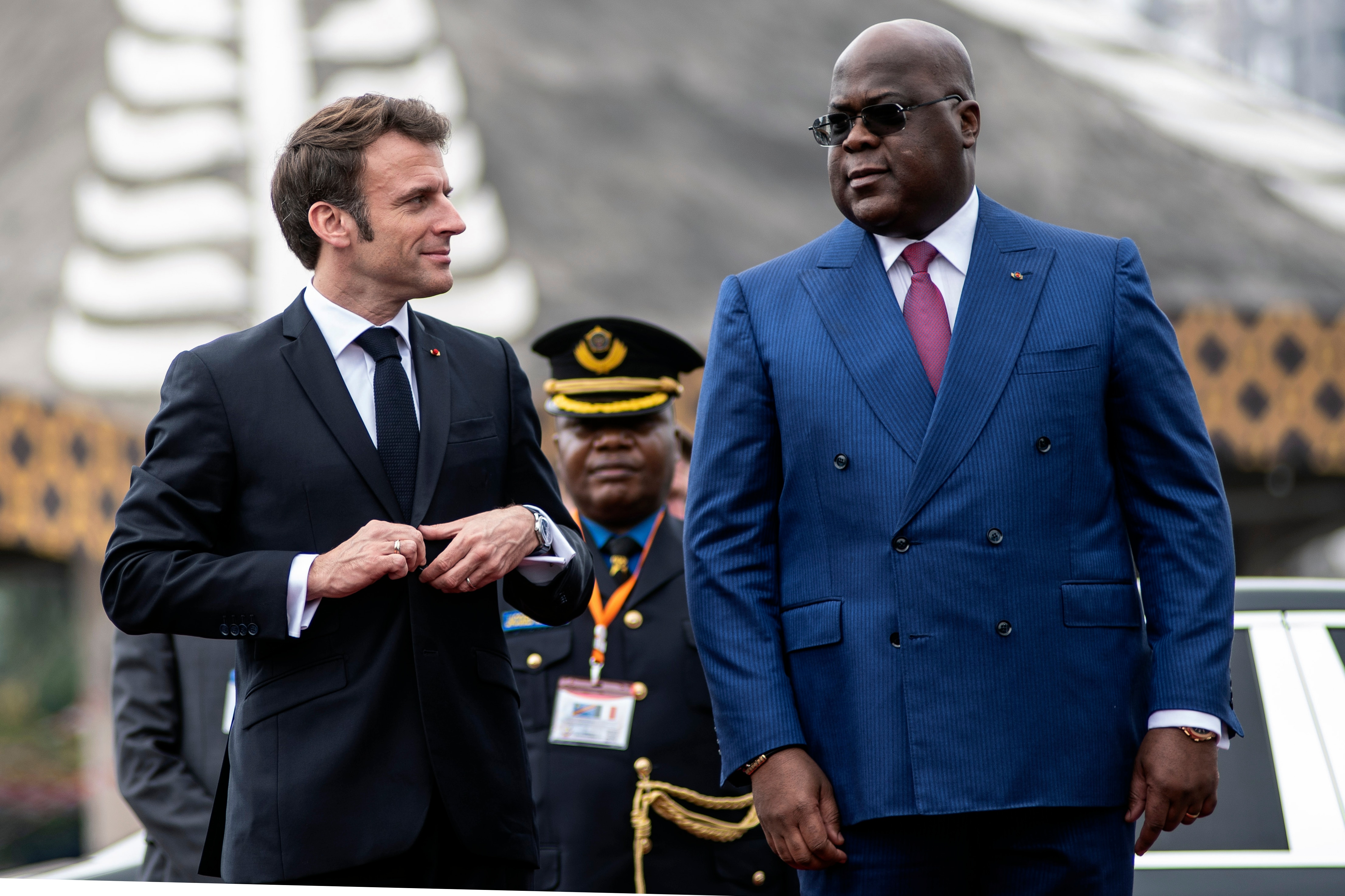 French President Emmanuel Macron and DRC President Felix Tshisekedi walk side by side.