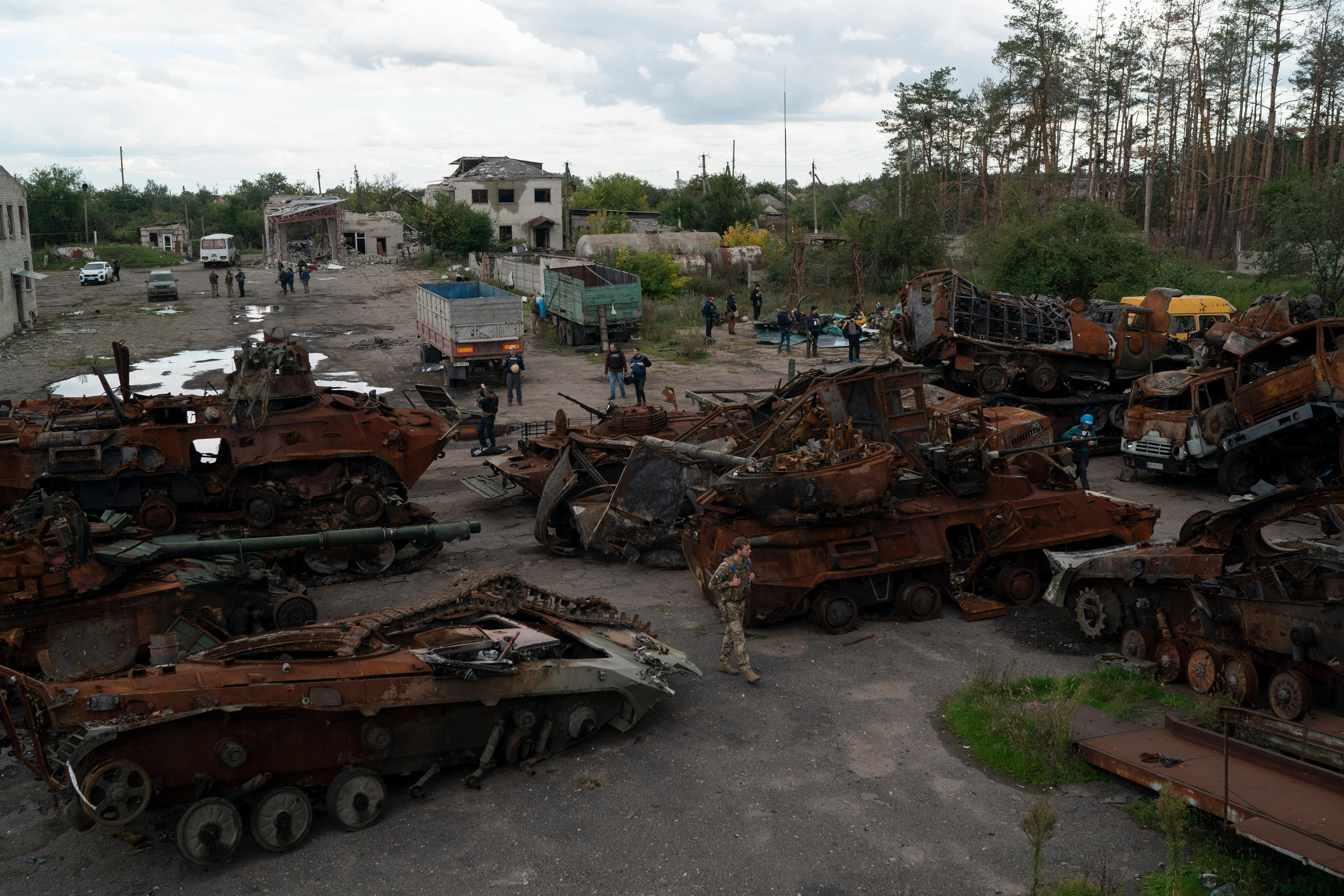 Ukraine war latest: Russian missile razes Ukraine apartment block, Putin  orders Russian nuclear plant takeover - ABC News