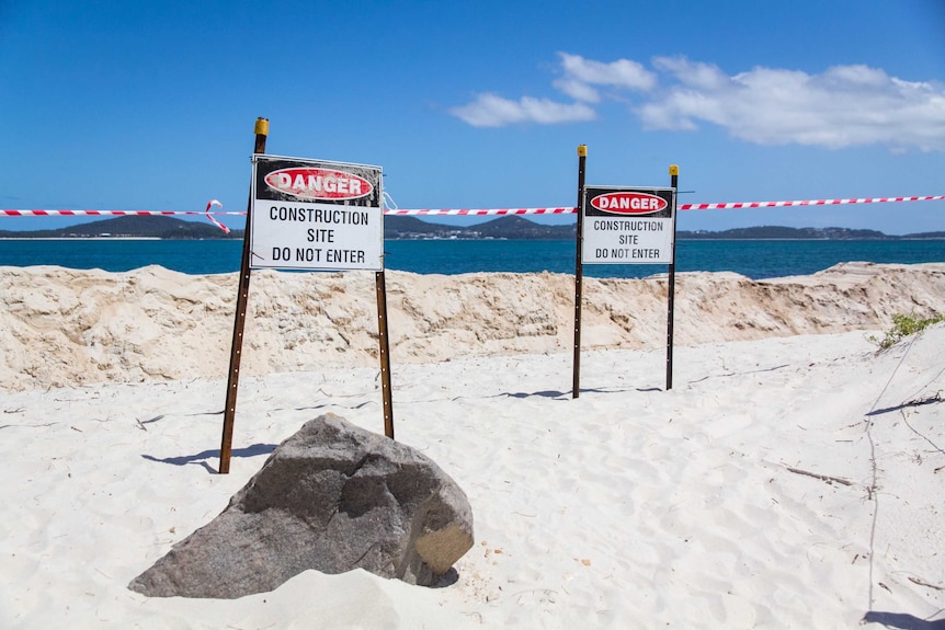 Warning signs at Jimmys Beach.