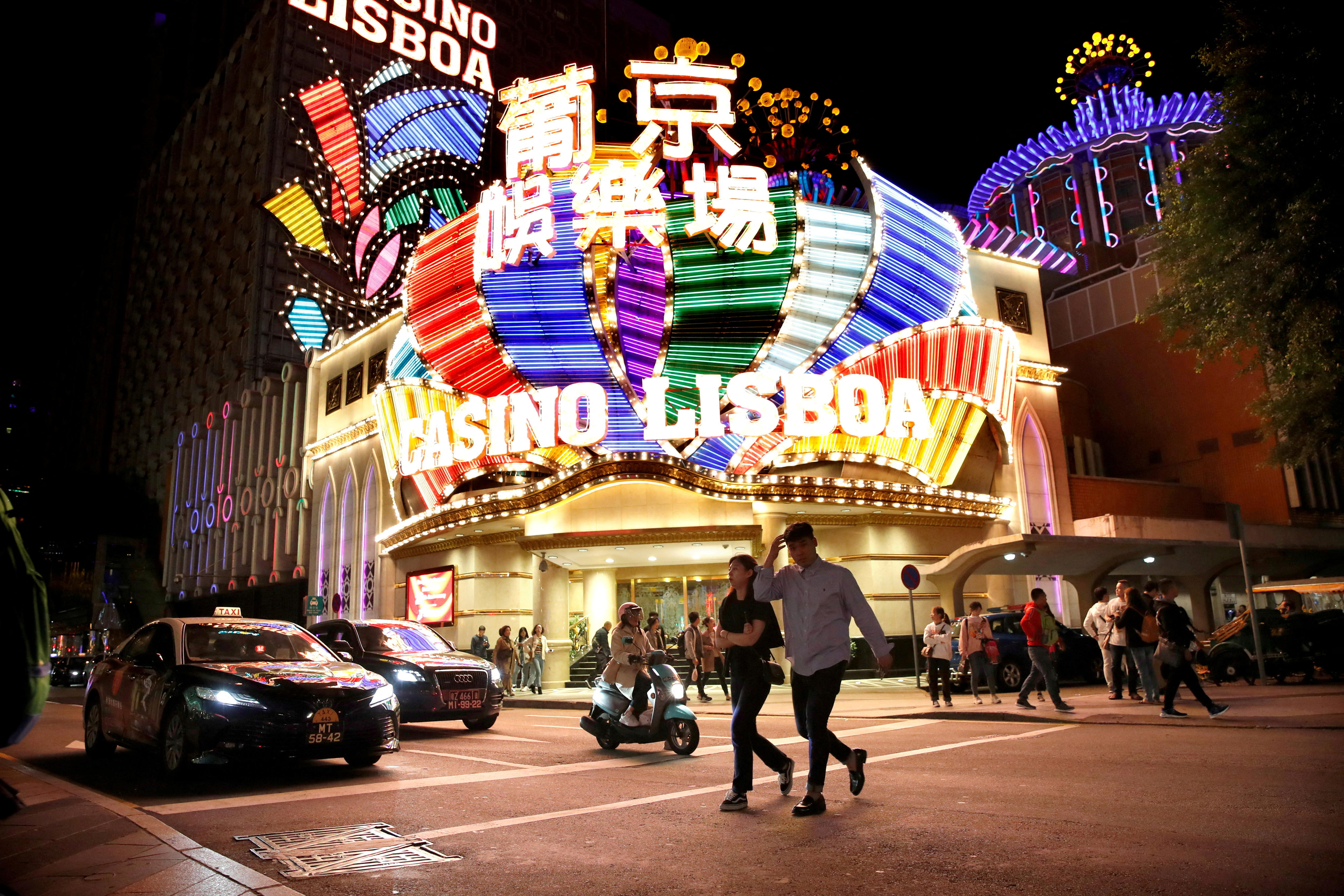 China's Gambling Hub Macau Shuts Down Amid COVID-19 Outbreak But Casinos Remain Open - ABC News