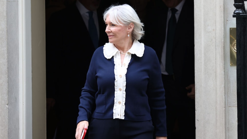 Nadine Dorries leaving No 10 Downing Street wearing a navy suit