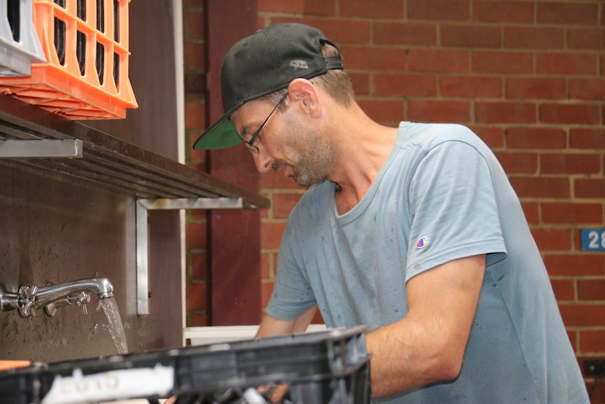 Davide Alberti washes dishes/