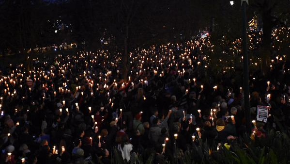 Wideshot of crowd in Treasury Gardens, Melbourne in refugee rally