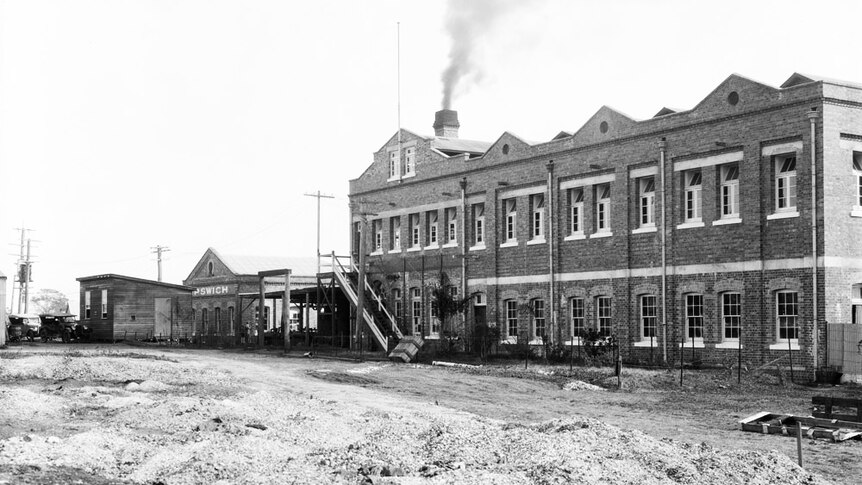 Historic photo of Ipswich Cotton Mills, west of Brisbane, taken in the 1920s.