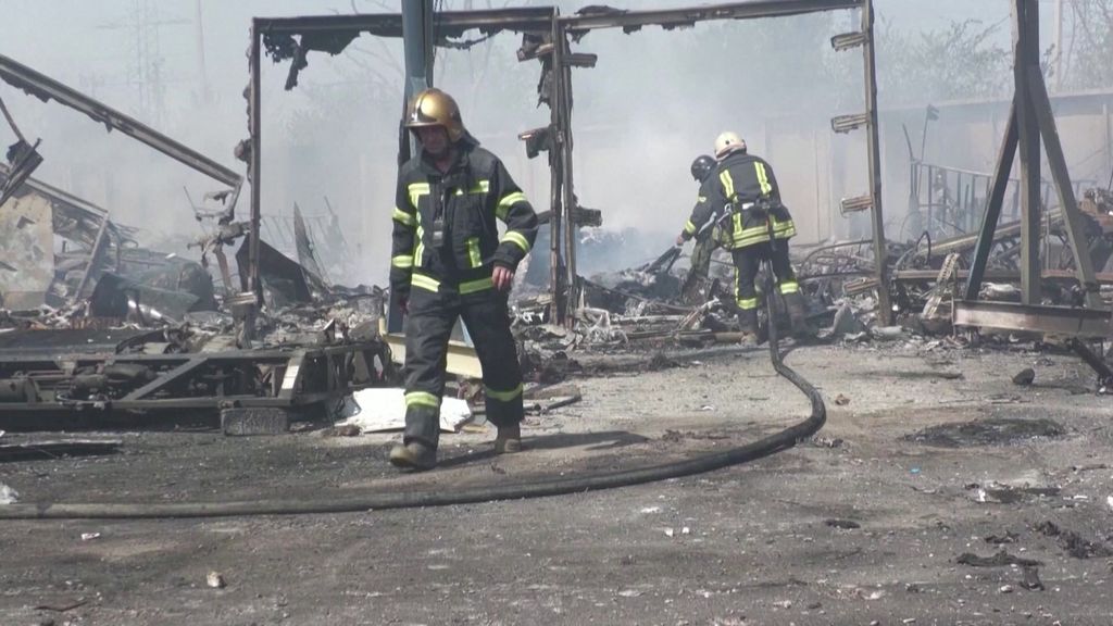 Russian barrage leaves trail of destruction in Ukraine - ABC News