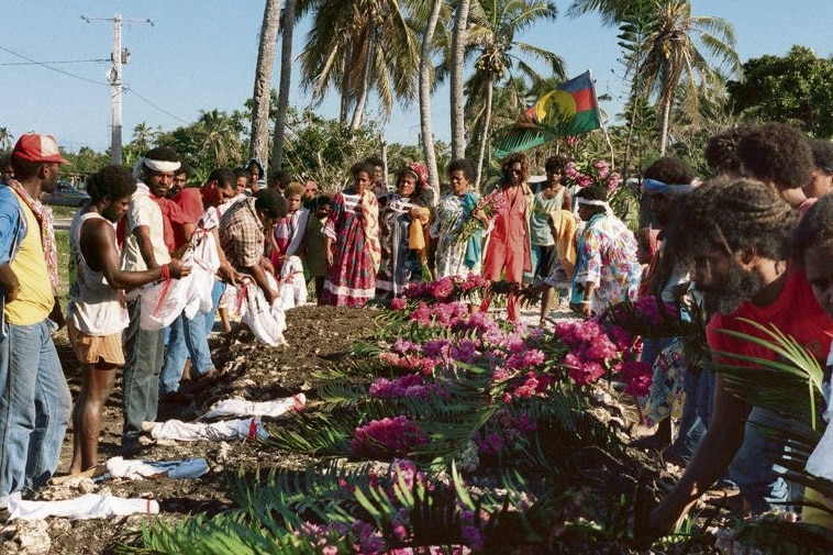  Nineteen Kanaks were killed after a multi-day stand-off.