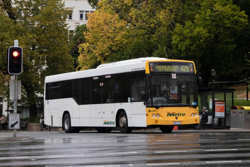 A Metro Tasmania bus in Hobart's CBD on a rainy day.