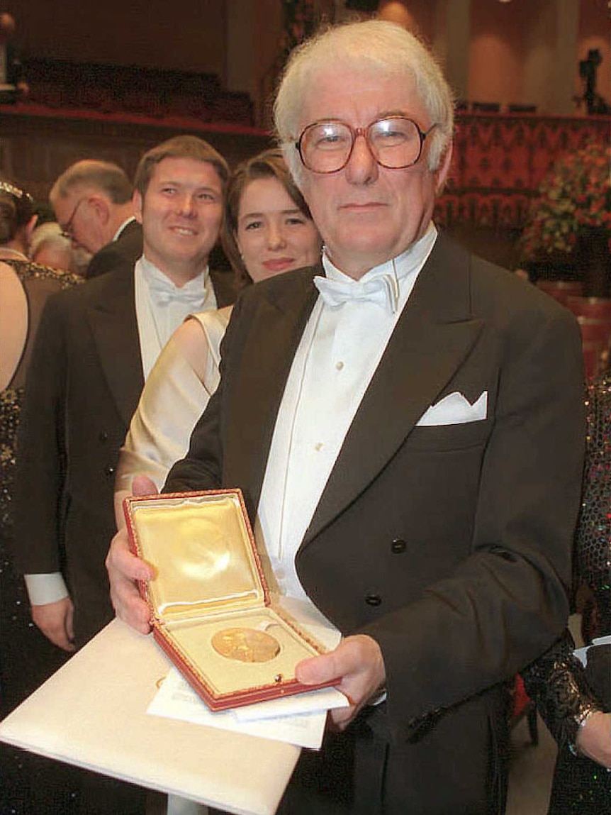 Seamus Heaney with his Nobel prize