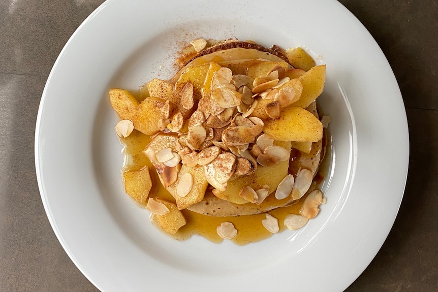 A photo showing a plate of pancakes made by Sandro Demaio.