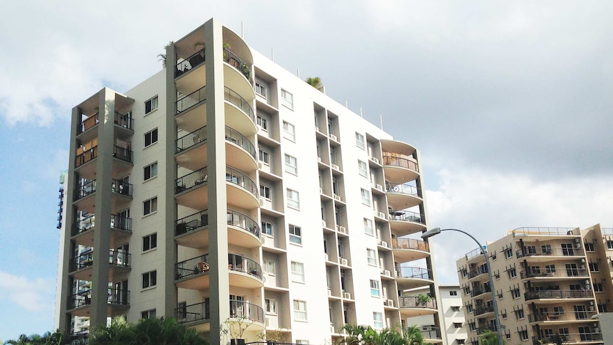 The Darwin unit complex where a man was about to abseil from the roof to his balcony in an attempt to retrieve his keys.