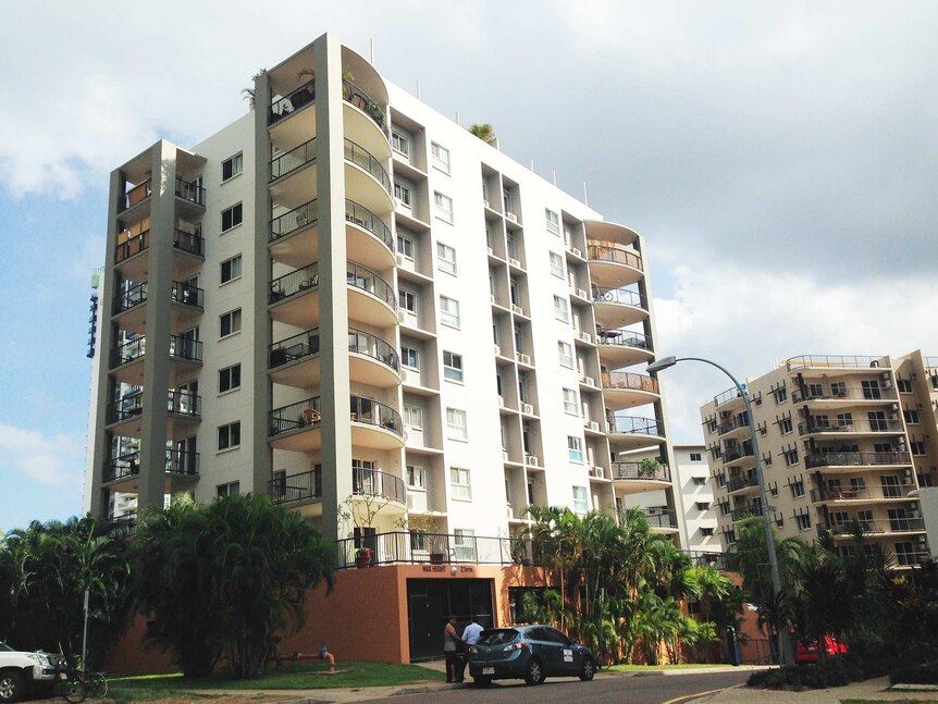 The Darwin unit complex where a man was about to abseil from the roof to his balcony in an attempt to retrieve his keys.