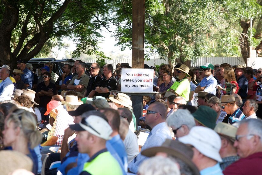 Crowds gather in Deniliquin for the Basin Plan meeting