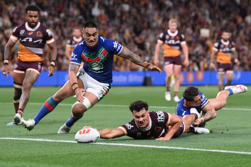 Herbie Farnworth of the Broncos scores a try during the NRL Preliminary Final match between Brisbane Broncos and New Zealand Warriors at Suncorp Stadium on September 23, 2023 in Brisbane, Australia. 