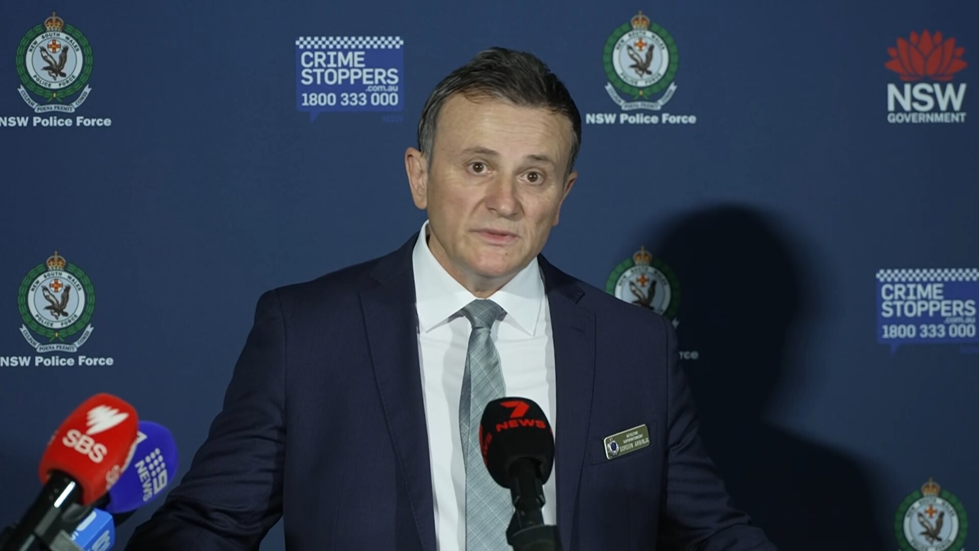 fdlus_NABFraud_PolicePresser_0711_10033