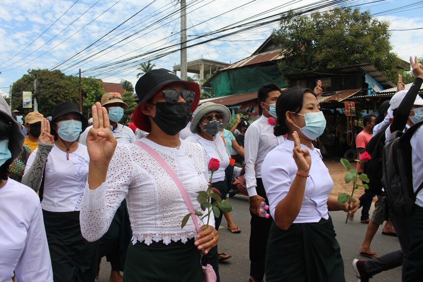 自2月1日政变以来，据报有700多名手无寸铁的抗议者被缅甸军队杀害。