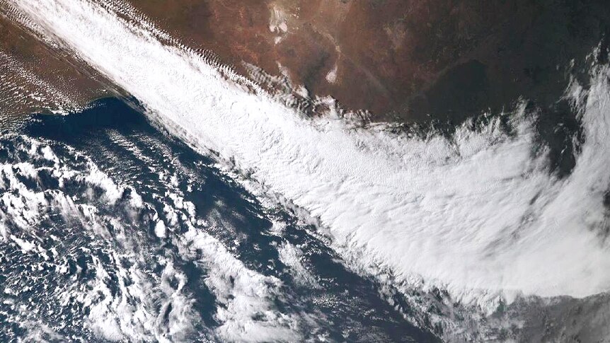 A cloud band covers SA's south