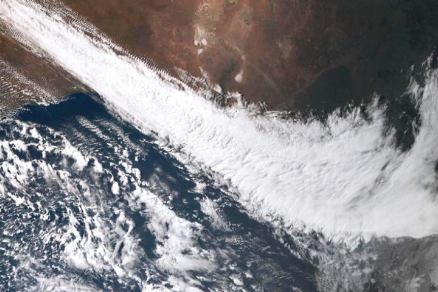 A cloud band covers SA's south