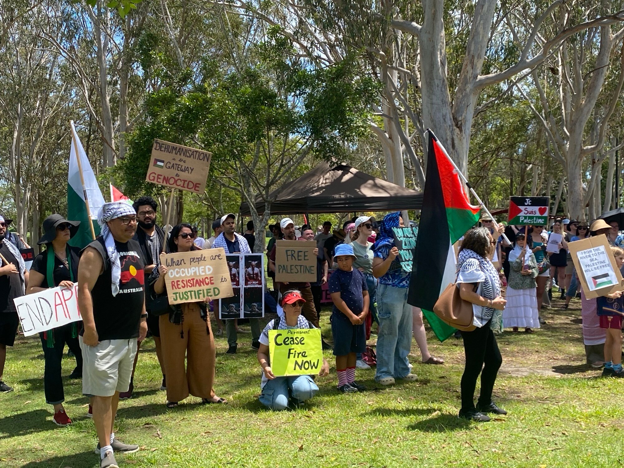 Crowd at Brisbane Logan Gardens for a pro-palestinian protest