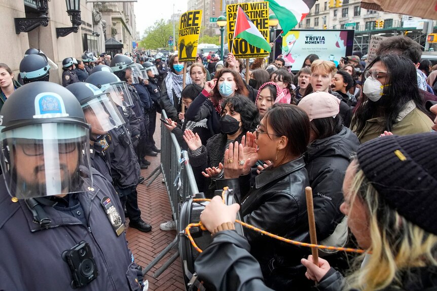 美国常春藤大学学生的示威活动造成了成百人遭到警方逮捕。