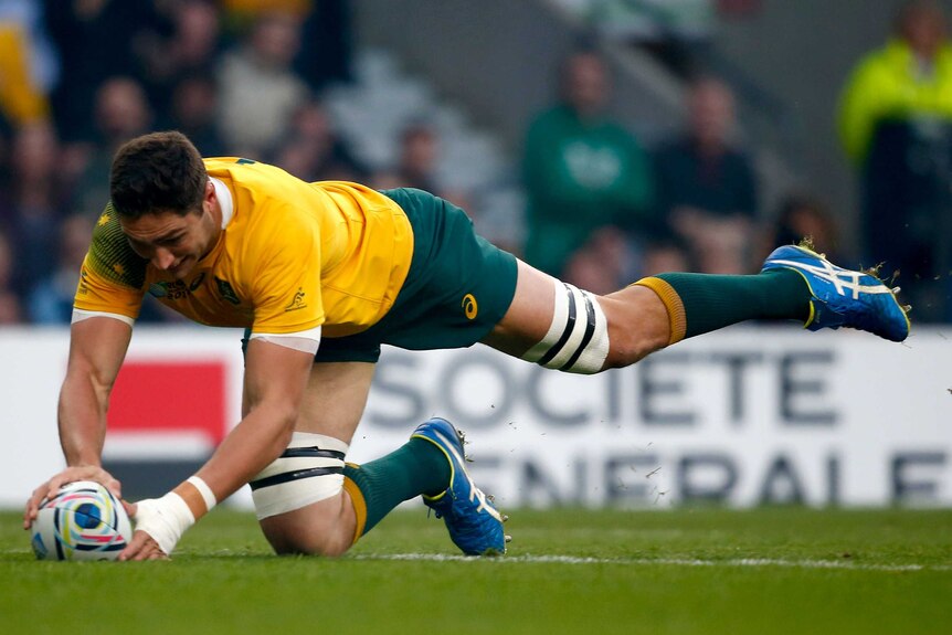 Rob Simmons scores a try for the Wallabies against Argentina