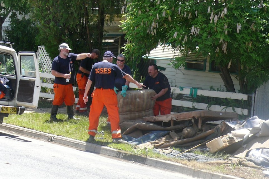 SES workers start the flood clean-up operation in Moree