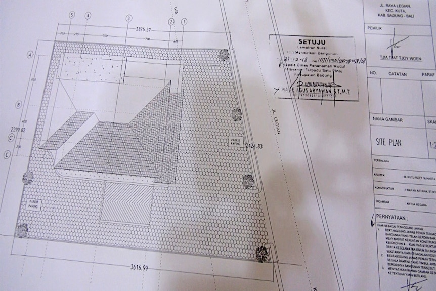 An illustration on white paper that shows a blueprint showing the footprint of a restaurant to 1:200 scale.