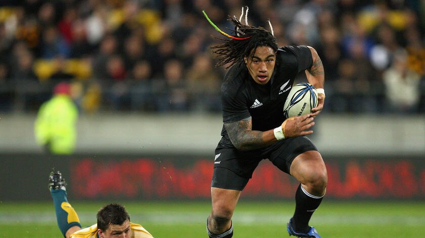 Ma'a Nonu breaks into the backfield for the All Blacks.