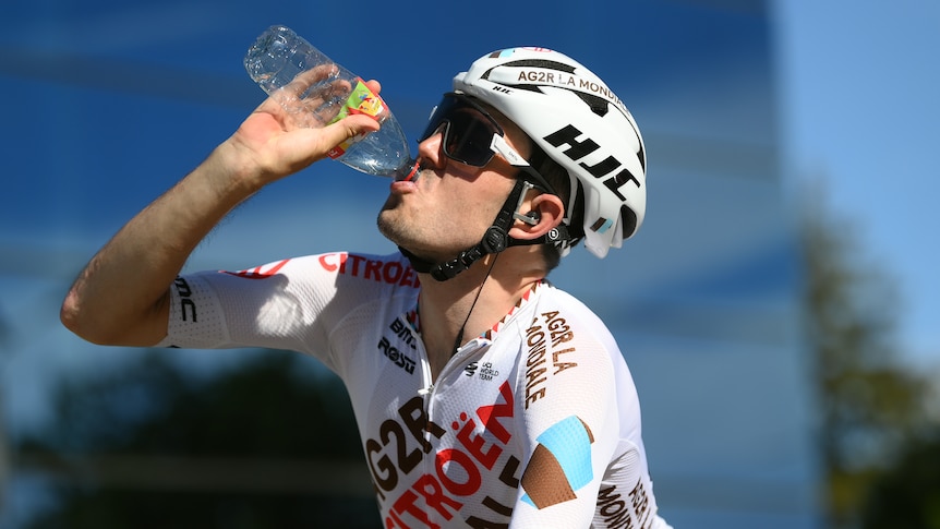 Ben O'COnnor drinks water from a clear bottle