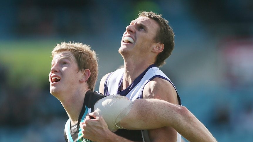 Dockers ease to win
