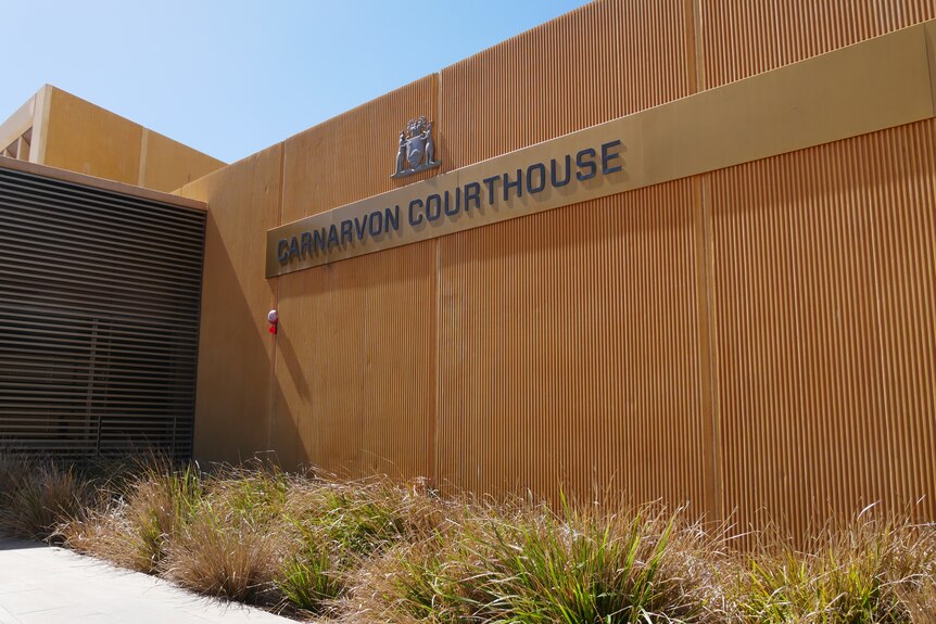 The outside of Carnarvon Court House.