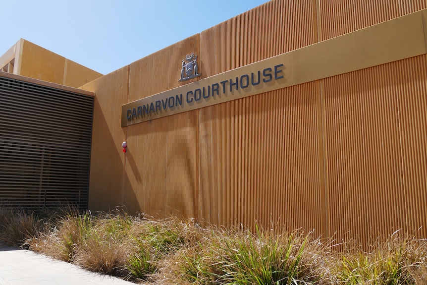 The outside of Carnarvon Court House.
